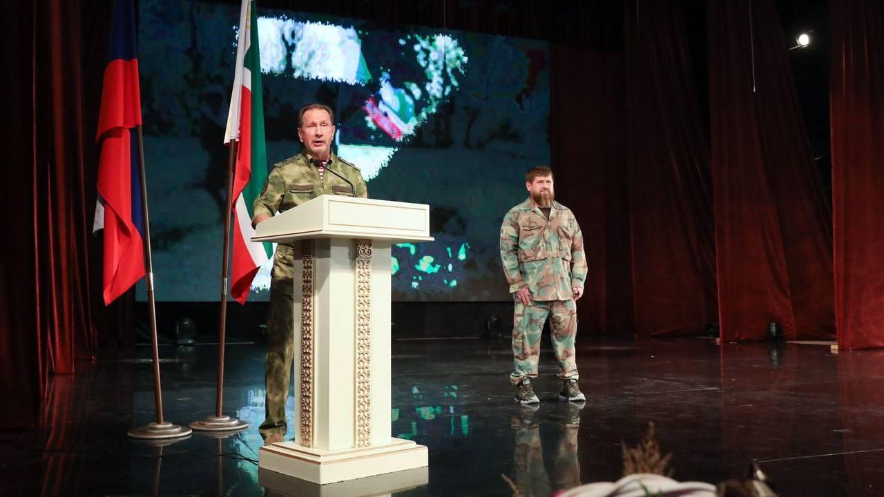 Главнокомандующий войсками национальной гвардии РФ генерал армии Виктор Золотов и глава Чеченской Республики, Герой России Рамзан Кадыров вручили государственные награды росгвардейцам за подвиги на Украине Главнокомандующий войсками национальной гвардии РФ генерал армии Виктор Золотов и глава Чеченской Республики, Герой России Рамзан Кадыров вручили государственные награды росгвардейцам за подвиги на Украине - РИА Новости, 1920, 20.06.2022