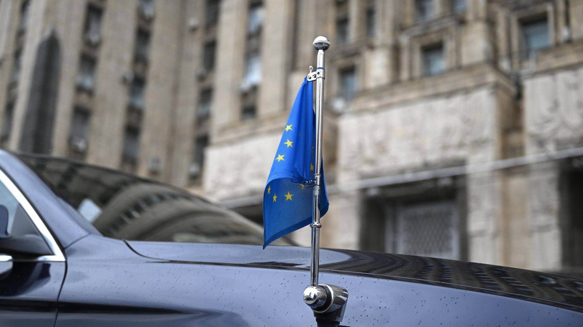Автомобиль посла ЕС в России у здания Министерства иностранных дел РФ в Москве Автомобиль посла ЕС в России у здания Министерства иностранных дел РФ в Москве - РИА Новости, 1920, 11.01.2023