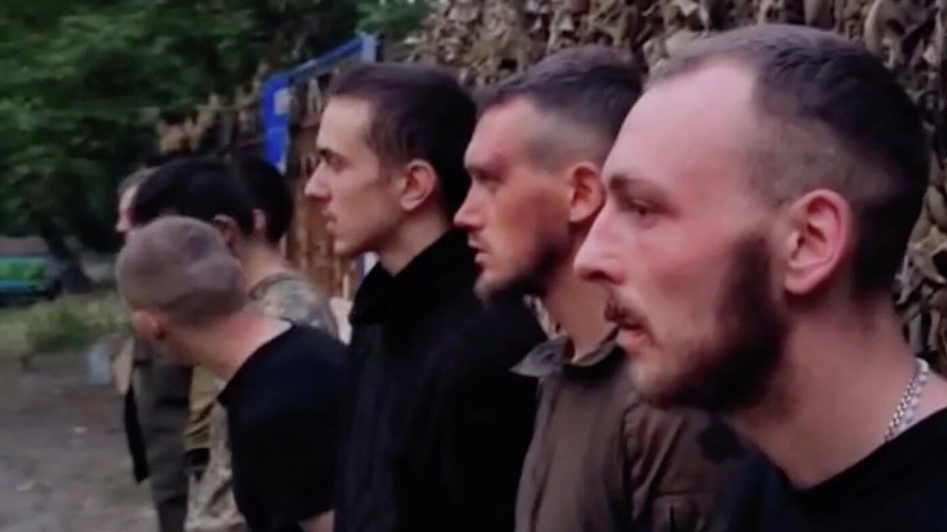 Украинские резервисты, сдавшиеся на позициях под Северодонецком. Кадр видео - РИА Новости, 1920, 21.06.2022