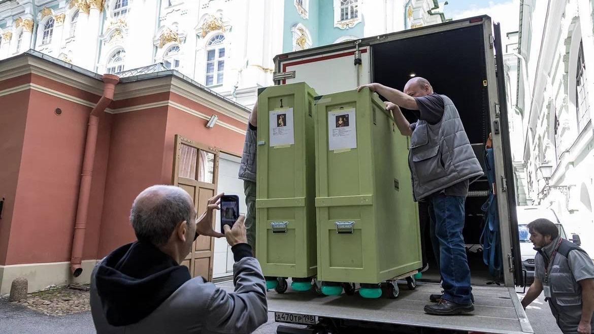 В Россию вернулись последние предметы Эрмитажа с экспозиции в Европе В Россию вернулись последние предметы Эрмитажа с экспозиции в Европе - РИА Новости, 1920, 21.06.2022