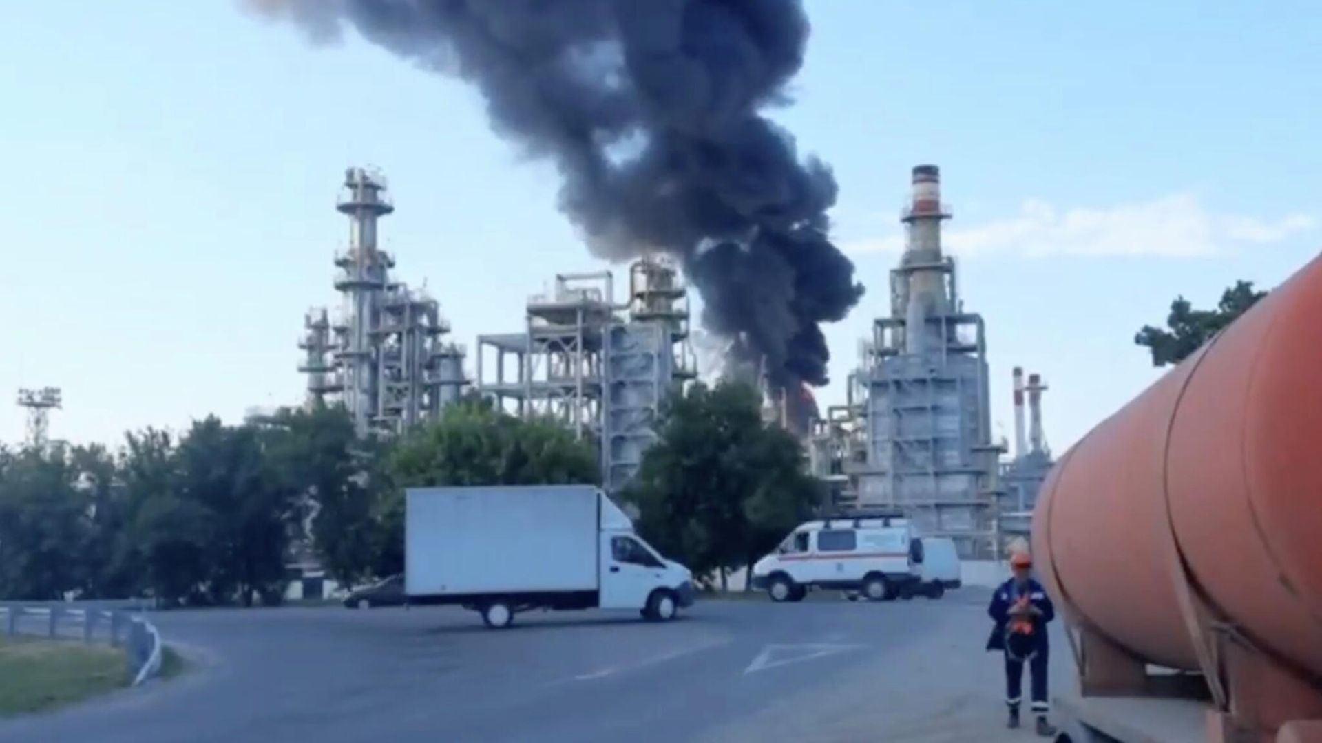 Пожар на Новошахтинском нефтеперерабатывающем заводе в Ростовской области Пожар на Новошахтинском нефтеперерабатывающем заводе в Ростовской области - РИА Новости, 1920, 22.06.2022