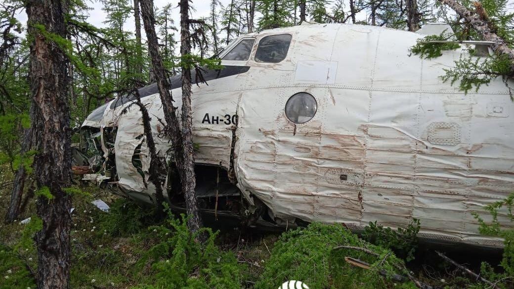 На месте жесткой посадки самолета Ан-30 в Якутии - РИА Новости, 1920, 23.06.2022