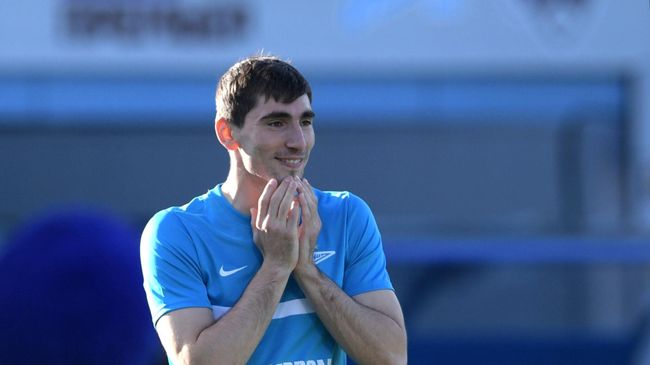 Полузащитник Зенита Зелимхан Бакаев