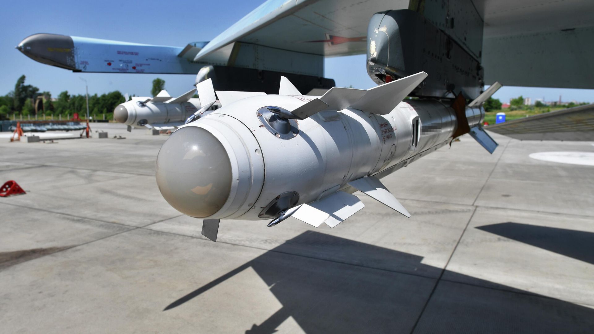 Авиационная ракета на узле подвески вооружения многоцелевого истребителя Су-35 ВКС России, задействованного в специальной военной операции Авиационная ракета на узле подвески вооружения многоцелевого истребителя Су-35 ВКС России, задействованного в специальной военной операции - РИА Новости, 1920, 30.09.2022