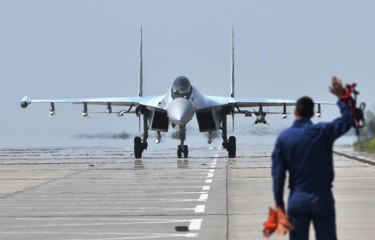 Многоцелевой истребитель Су-35 ВКС России, задействованный в специальной военной операции, на аэродроме базирования