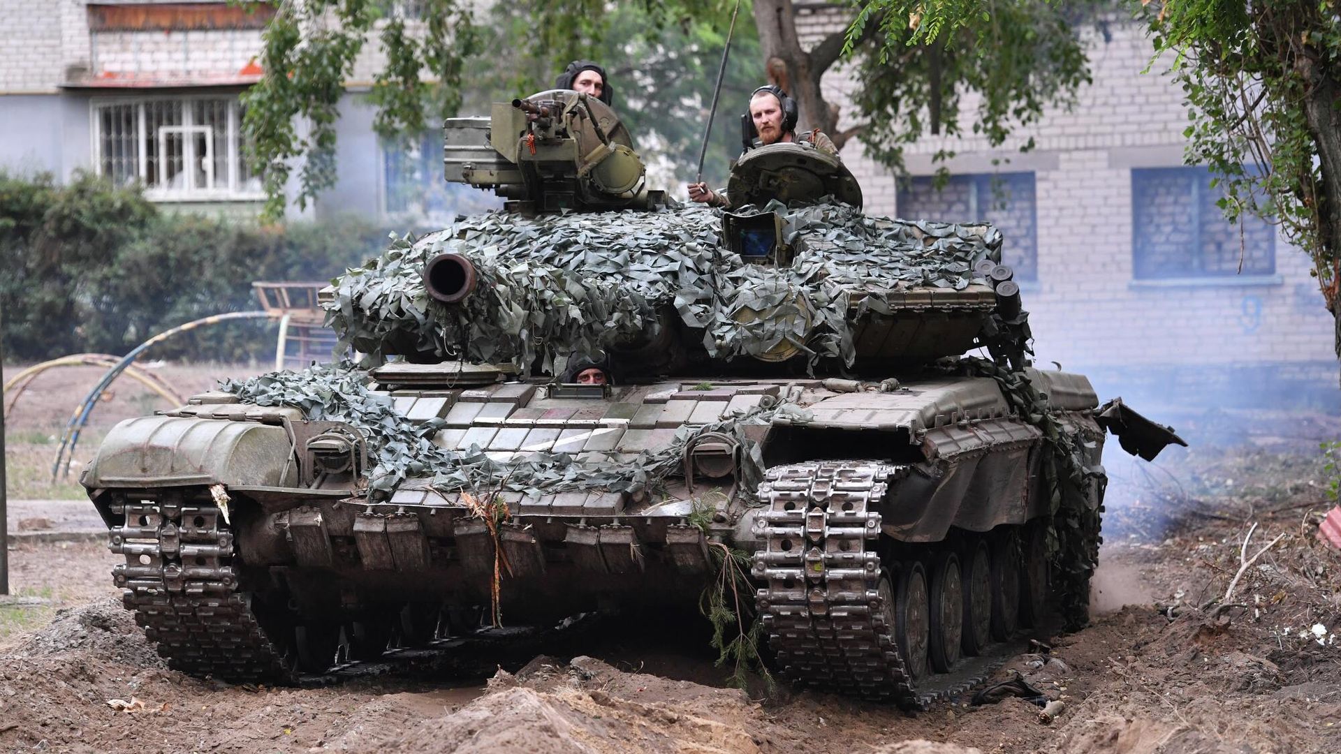 Танк Т-72 ВС России в Северодонецке Танк Т-72 ВС России в Северодонецке - РИА Новости, 1920, 23.06.2022