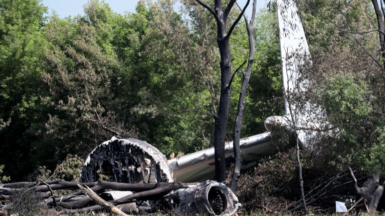 Фрагмент упавшего военно-транспортного самолета Ил-76 в Рязанской области Фрагмент упавшего военно-транспортного самолета Ил-76 в Рязанской области