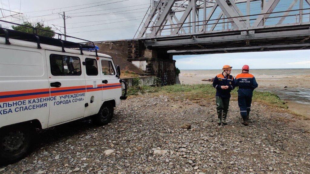 Ликвидация последствий непогоды в Сочи Ликвидация последствий непогоды в Сочи - РИА Новости, 1920, 24.06.2022