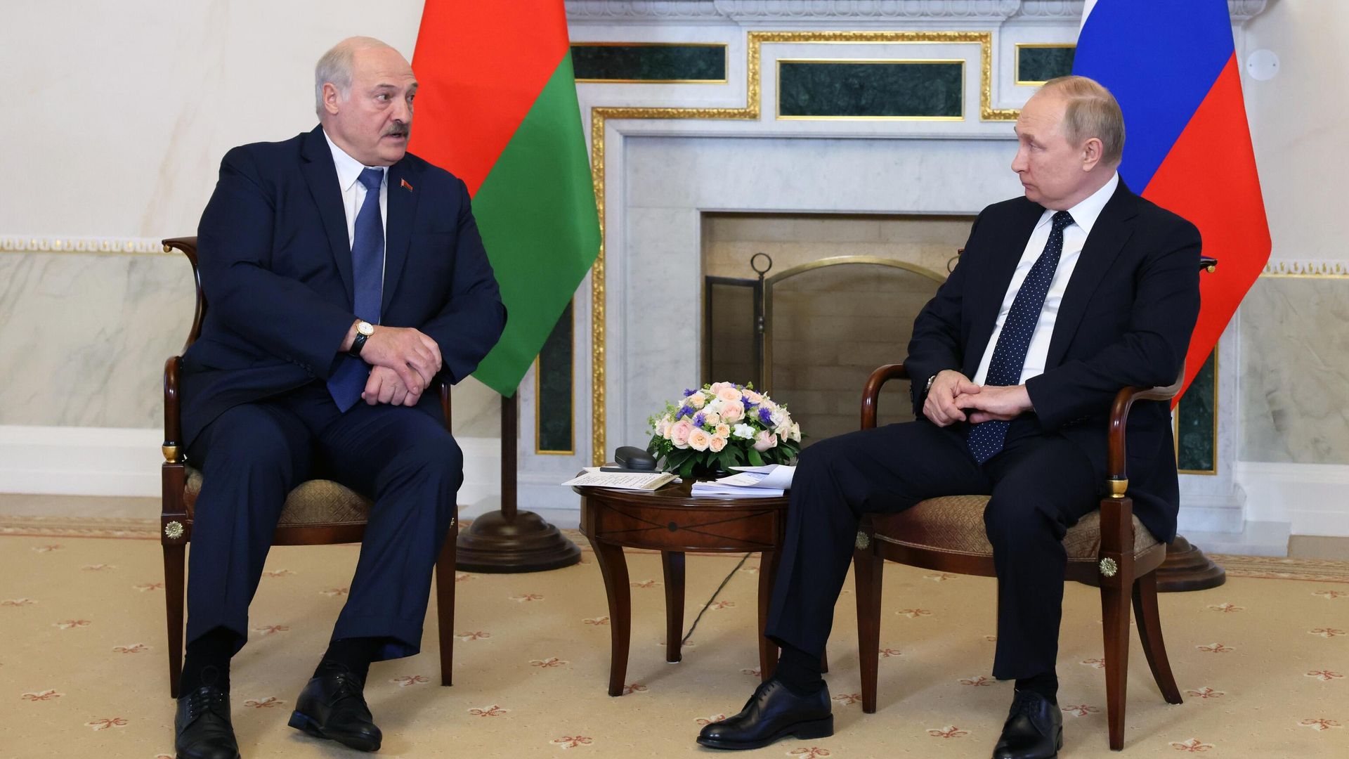 Президент РФ Владимир Путин и президент Белоруссии Александр Лукашенко во время встречи Президент РФ Владимир Путин и президент Белоруссии Александр Лукашенко во время встречи - РИА Новости, 1920, 25.06.2022