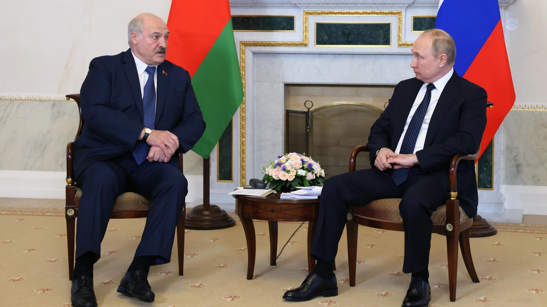 Президент РФ Владимир Путин и президент Белоруссии Александр Лукашенко во время встречи Президент РФ Владимир Путин и президент Белоруссии Александр Лукашенко во время встречи - РИА Новости, 1920, 22.05.2023