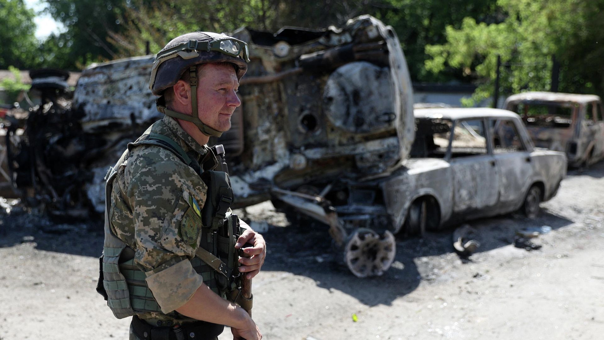 Украинские военный в Лисичанске Украинские военный в Лисичанске - РИА Новости, 1920, 27.06.2022
