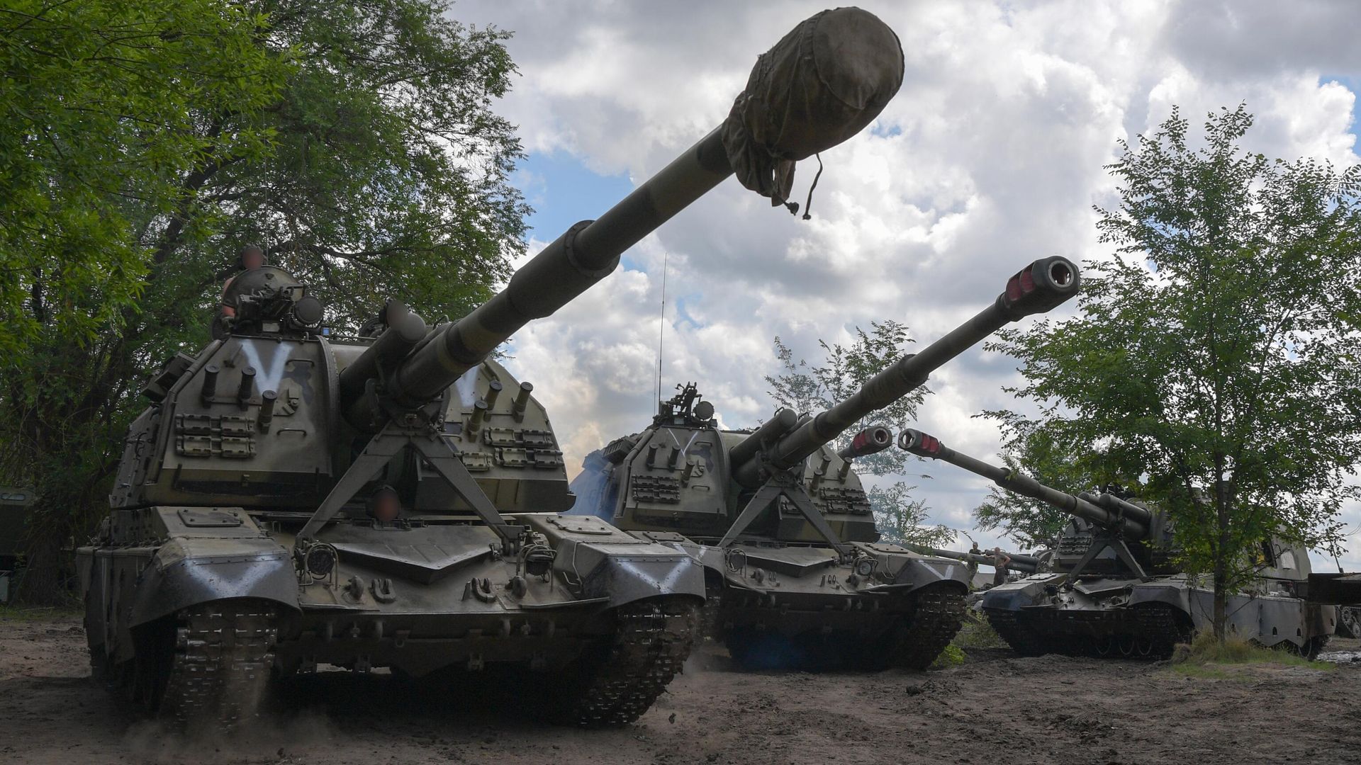 Самоходные артиллерийский установки 2С19 Мста-С Вооруженных сил РФ в зоне специальной военной операции на Украине Самоходные артиллерийский установки 2С19 Мста-С Вооруженных сил РФ в зоне специальной военной операции на Украине - РИА Новости, 1920, 01.07.2026