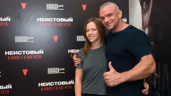 Актер Владимир Епифанцев с Юлией Семеновой Актер Владимир Епифанцев с Юлией Семеновой