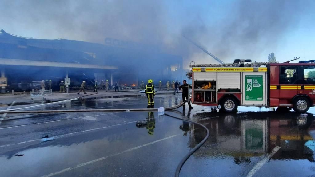 Ликвидация пожара в торговом центре в Кременчуге, Украина Ликвидация пожара в торговом центре в Кременчуге, Украина - РИА Новости, 1920, 28.06.2022