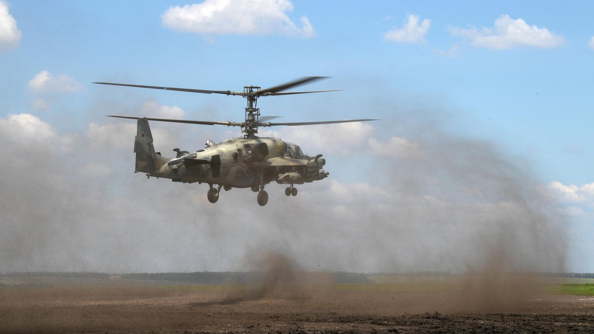 Ударный вертолет Ка-52 ВКС России в зоне проведения спецоперации на Украине - РИА Новости, 1920, 02.09.2022