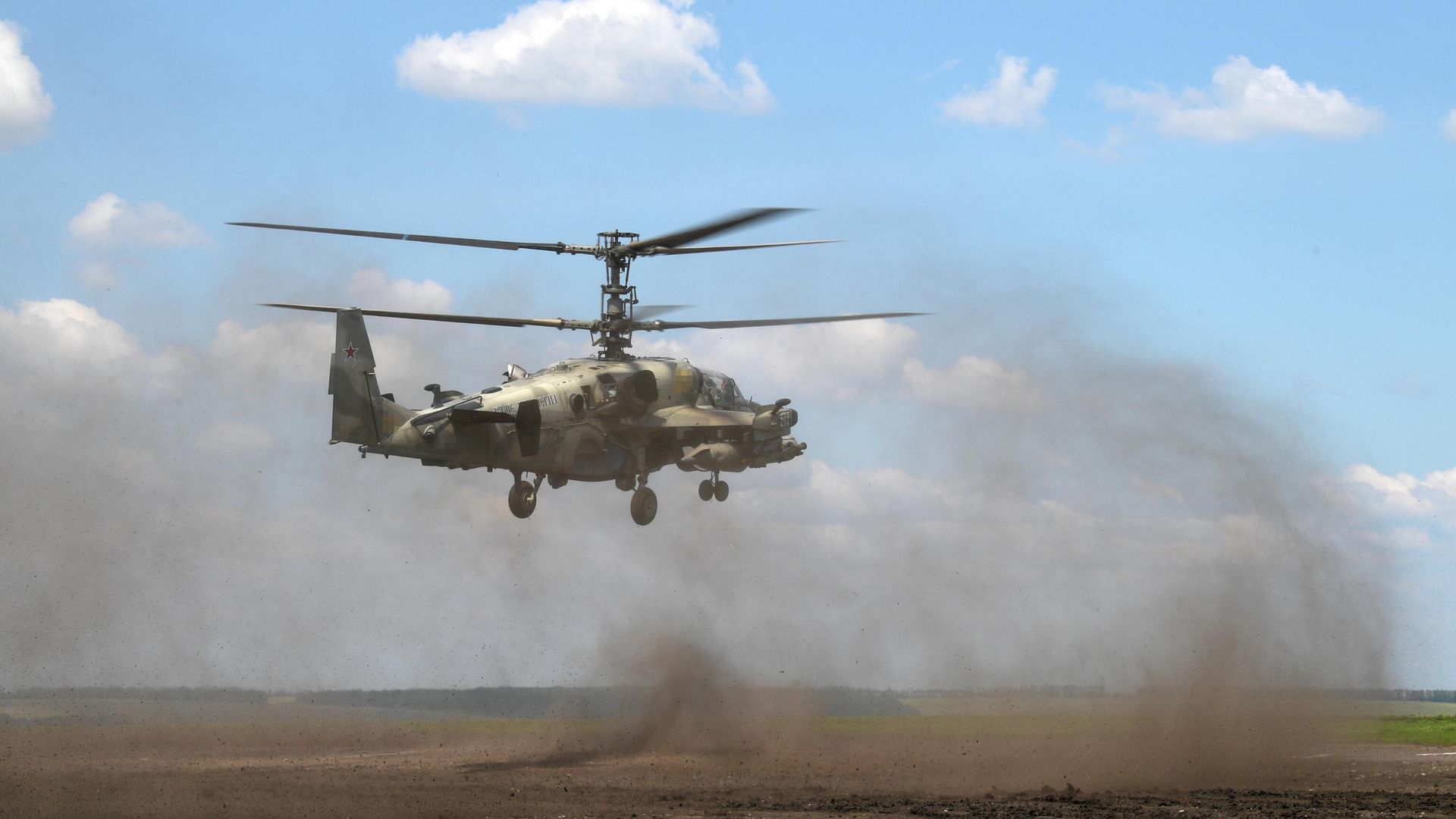 Ударный вертолет Ка-52 ВКС России в зоне проведения спецоперации на Украине Ударный вертолет Ка-52 ВКС России в зоне проведения спецоперации на Украине - РИА Новости, 1920, 02.09.2022