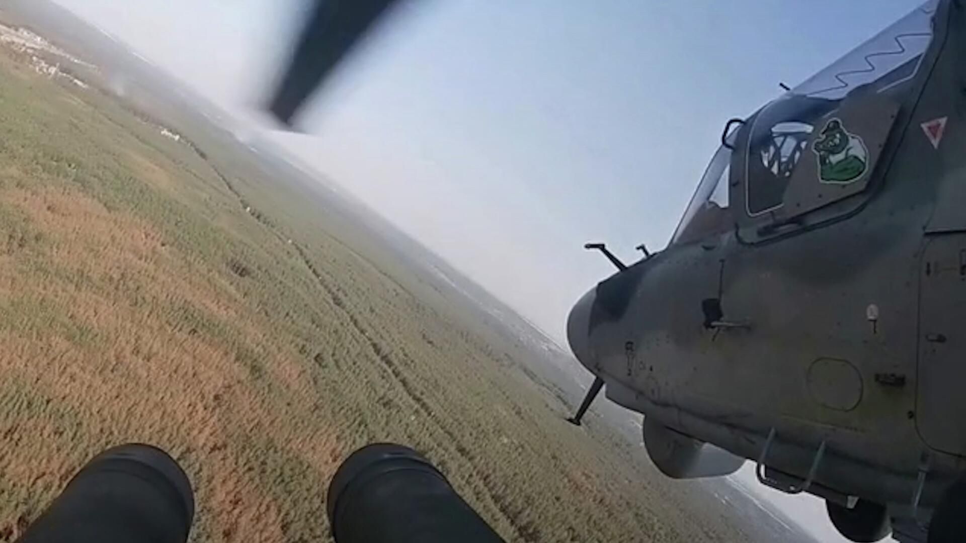 Под прицелом Аллигатора: вертолеты Ка-52 выполнили боевые задачи на Украине Под прицелом Аллигатора: вертолеты Ка-52 выполнили боевые задачи на Украине - РИА Новости, 1920, 28.06.2022