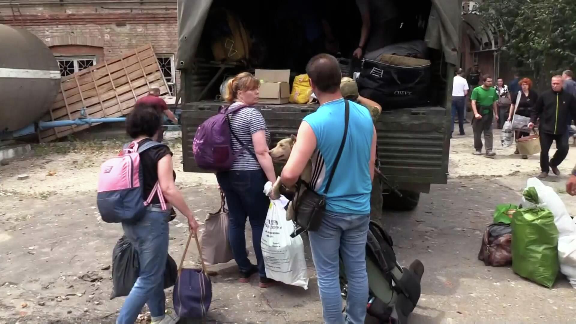 Как в аду – эвакуированные с завода “Азот” о жизни в бомбоубежищах Как в аду – эвакуированные с завода “Азот” о жизни в бомбоубежищах - РИА Новости, 1920, 28.06.2022