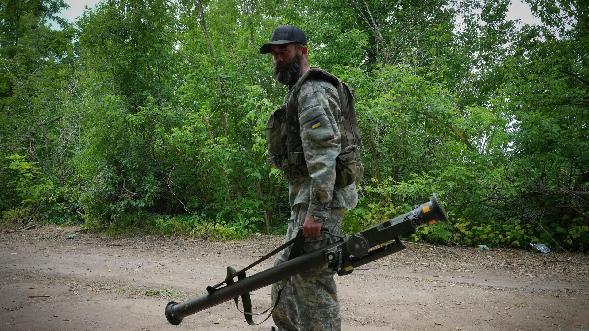 Украинский солдат с поставленным США ПЗРК Stinger в Донецкой области Украинский солдат с поставленным США ПЗРК Stinger в Донецкой области - РИА Новости, 1920, 29.06.2022