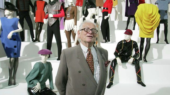 Французский модельер Пьер Карден на выставке Дизайн и мода 1950–2005 в академии искусств в Вене Французский модельер Пьер Карден на выставке Дизайн и мода 1950–2005 в академии искусств в Вене