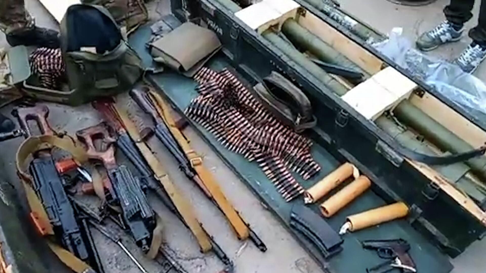 Конфискация оружия у диверсионной группы украинских боевиков Конфискация оружия у диверсионной группы украинских боевиков - РИА Новости, 1920, 29.06.2022
