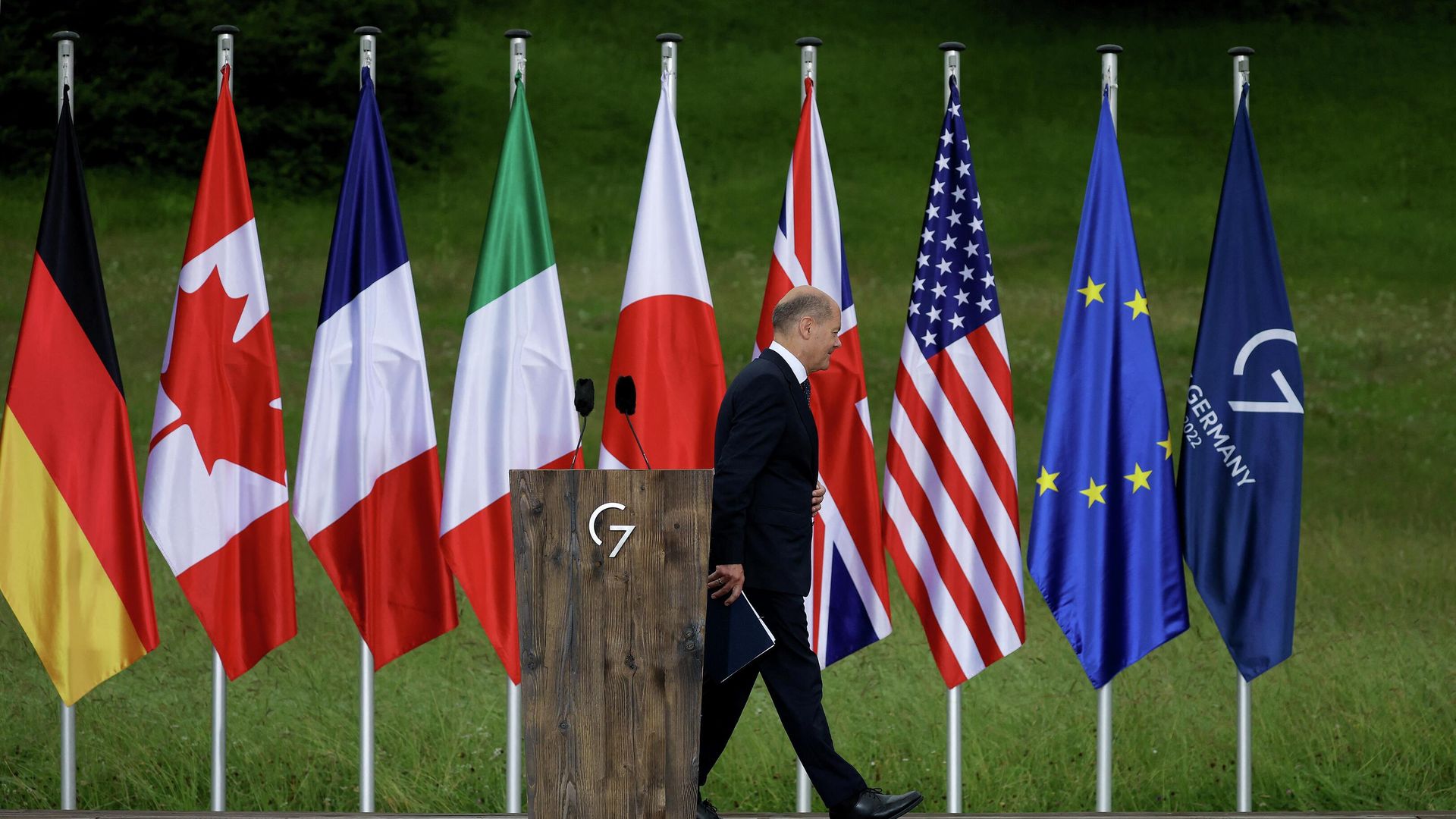 Канцлер Германии Олаф Шольц после пресс-конференции в рамках саммита G7 Канцлер Германии Олаф Шольц после пресс-конференции в рамках саммита G7 - РИА Новости, 1920, 29.06.2022