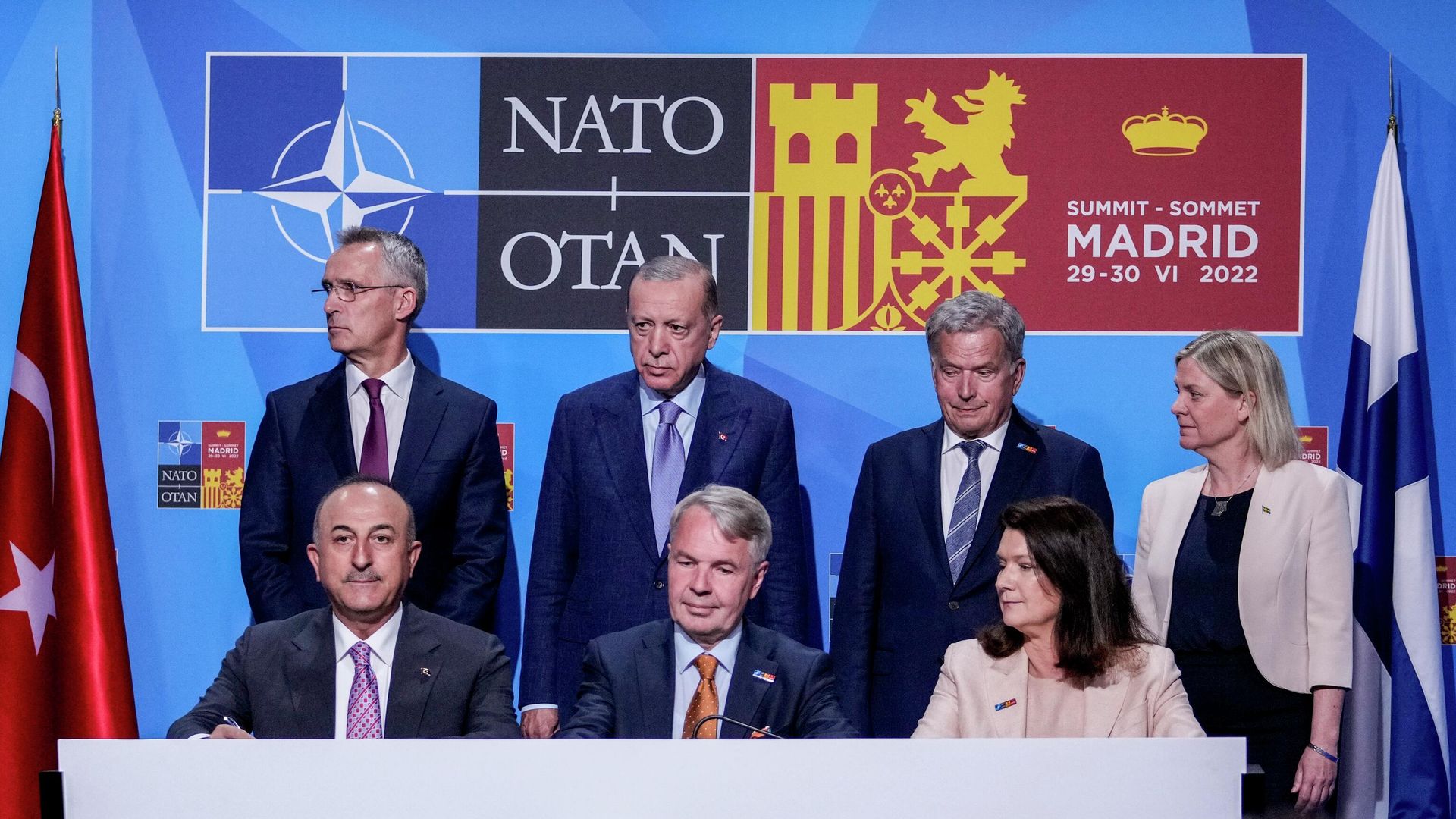 Подписание трехстороннего меморандума о том, что Турция поддержит приглашение Финляндии и Швеции стать членами НАТО Подписание трехстороннего меморандума о том, что Турция поддержит приглашение Финляндии и Швеции стать членами НАТО - РИА Новости, 1920, 03.11.2022