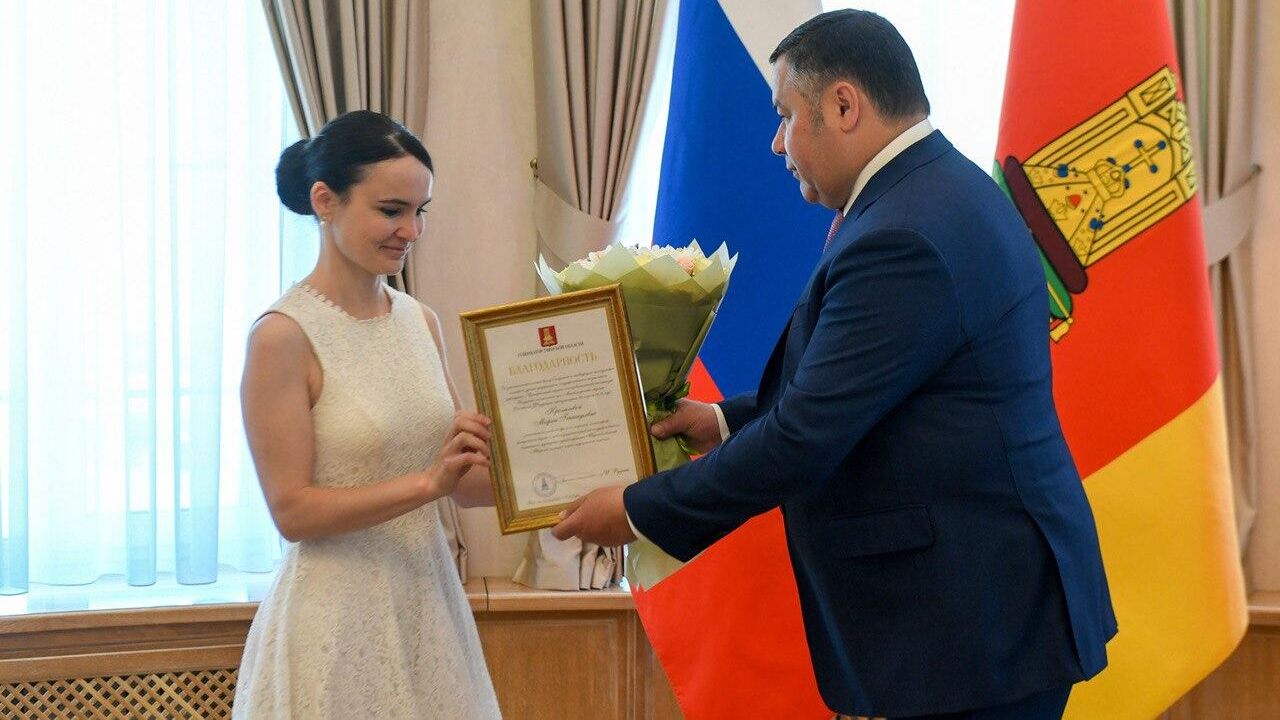 Губернатор Тверской области Игорь Руденя во время вручения медикам наград за спасение пострадавших при пожаре в НИИ ВКО - РИА Новости, 1920, 29.06.2022