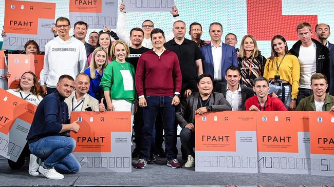 Губернатор ЯНАО Дмитрий Артюхов вручил гранты на создание молодежных креативных пространств