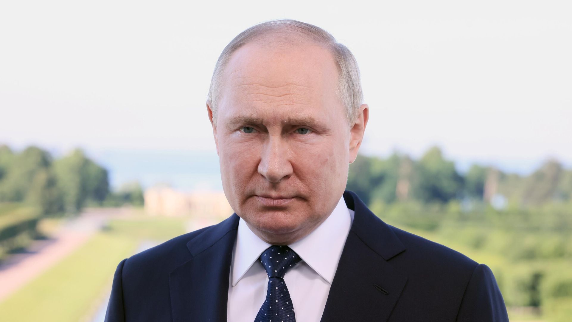 Президент РФ Владимир Путин обращается с видеоприветствием к участникам пленарного заседания X Петербургского международного юридического форума Президент РФ Владимир Путин обращается с видеоприветствием к участникам пленарного заседания X Петербургского международного юридического форума - РИА Новости, 1920, 30.06.2022