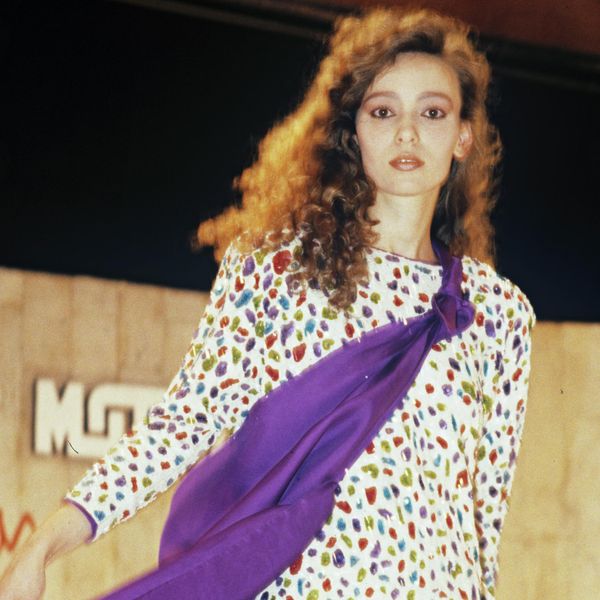 Показ моделей одежды французского модельера Пьера Кардена. 1989 год Показ моделей одежды французского модельера Пьера Кардена. 1989 год