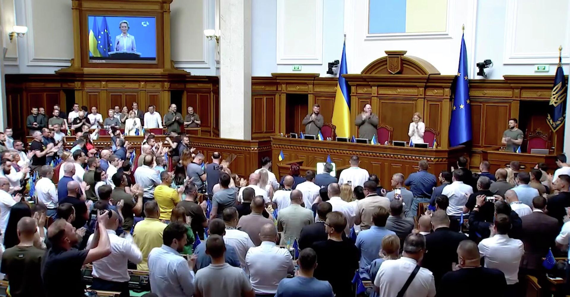 Флаг Евросоюза установили в Верховной раде Украины Флаг Евросоюза установили в Верховной раде Украины - РИА Новости, 1920, 11.08.2023