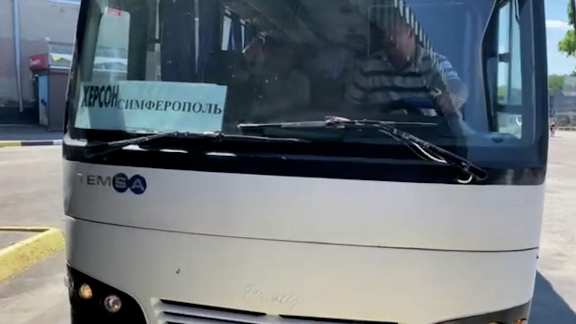 Кадры прибытия первого за 8 лет автобуса из Симферополя в Херсон Кадры прибытия первого за 8 лет автобуса из Симферополя в Херсон - РИА Новости, 1920, 01.07.2022