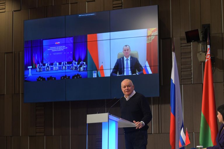 Союзничество наших стран особенно ценно именно в наши дни, в эти недели, в эти месяцы. Я надеюсь, что оно пройдёт испытание, которое проходим мы сейчас все вместе, - отметил Киселев. Союзничество наших стран особенно ценно именно в наши дни, в эти недели, в эти месяцы. Я надеюсь, что оно пройдёт испытание, которое проходим мы сейчас все вместе, - отметил Киселев.