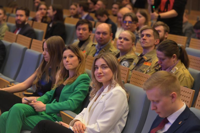 Большое внимание на форуме привлекла дискуссия Роль молодежи в сохранении исторического наследия. В обсуждении участвовали ректоры вузов, лидеры молодежных объединений, министры, спортсмены, историки, студенты российских и белорусских вузов. Большое внимание на форуме привлекла дискуссия Роль молодежи в сохранении исторического наследия. В обсуждении участвовали ректоры вузов, лидеры молодежных объединений, министры, спортсмены, историки, студенты российских и белорусских вузов.