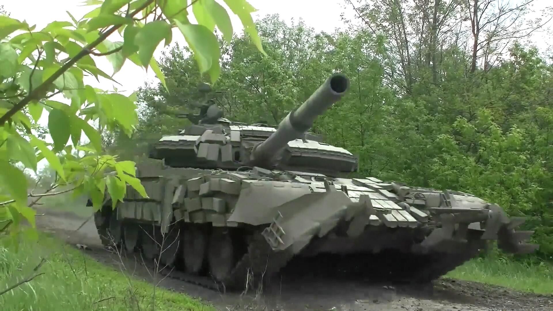 Кадры уничтожения огневых позиций ВСУ танками и БТР в ходе спецоперации Кадры уничтожения огневых позиций ВСУ танками и БТР в ходе спецоперации - РИА Новости, 1920, 02.07.2022