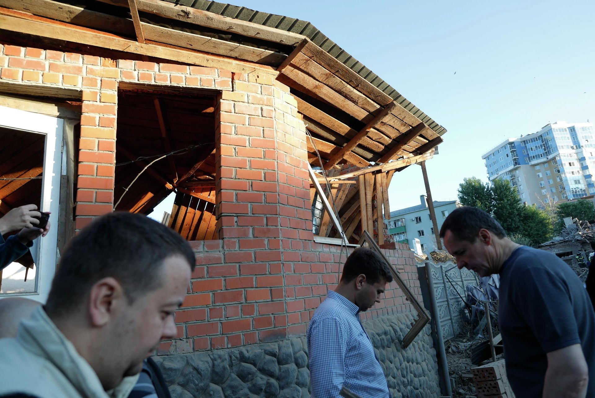 Поврежденный дом в Белгороде Поврежденный дом в Белгороде - РИА Новости, 1920, 03.07.2022