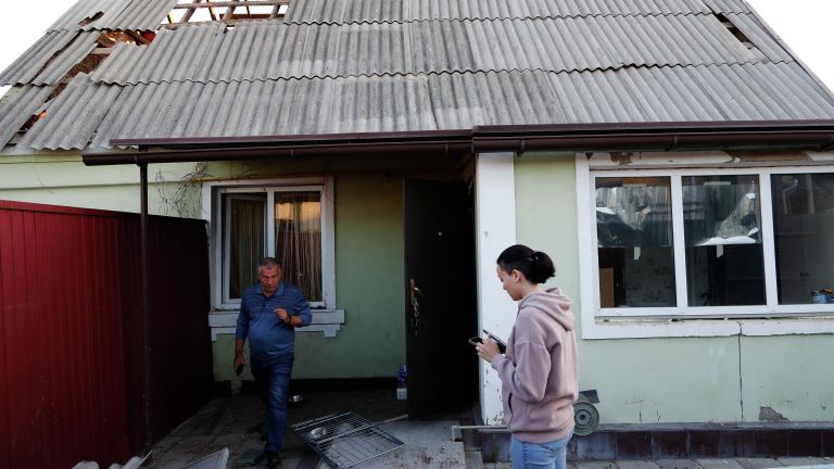 Поврежденный жилой дом в Белгороде Поврежденный жилой дом в Белгороде