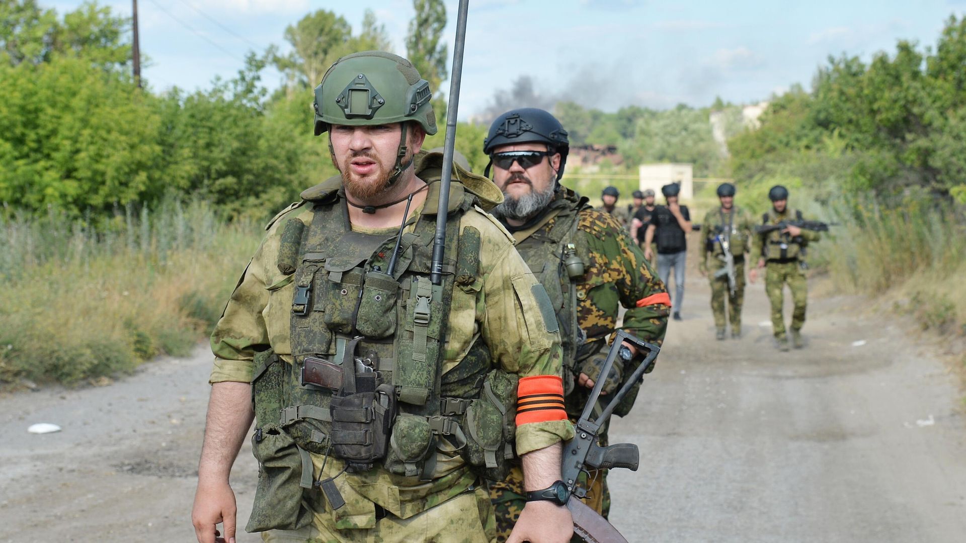 Бойцы 6-го казачего полка имени Платова ЛНР и специального полка полиции имени Героя России Ахмата-Хаджи Кадырова в Лисичанске Бойцы 6-го казачего полка имени Платова ЛНР и специального полка полиции имени Героя России Ахмата-Хаджи Кадырова в Лисичанске - РИА Новости, 1920, 03.10.2022