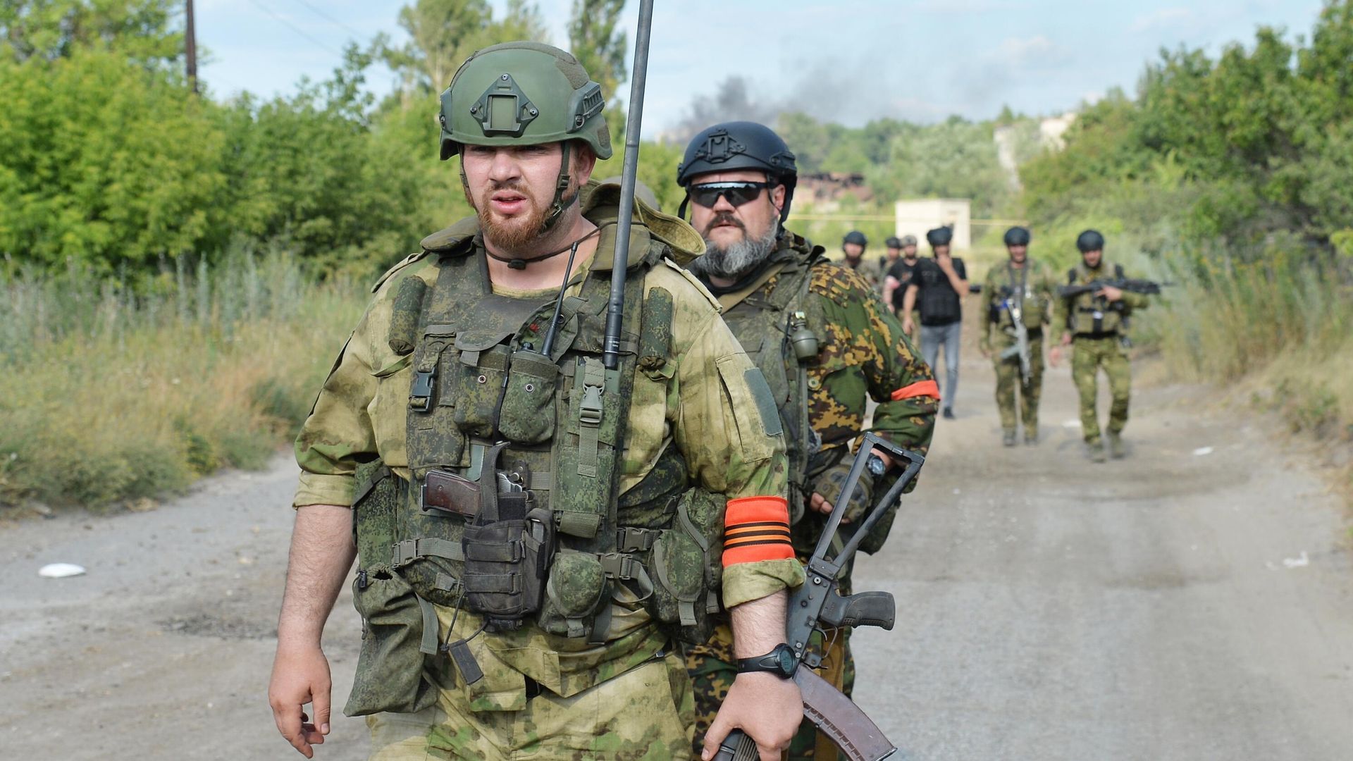 Бойцы 6-го казачего полка имени Платова ЛНР и специального полка полиции имени Героя России Ахмата-Хаджи Кадырова в Лисичанске Бойцы 6-го казачего полка имени Платова ЛНР и специального полка полиции имени Героя России Ахмата-Хаджи Кадырова в Лисичанске - РИА Новости, 1920, 19.10.2022