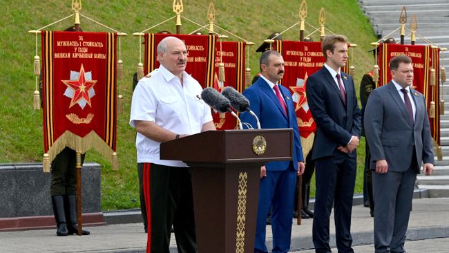 Президент Белоруссии Александр Лукашенко с сыновьями
