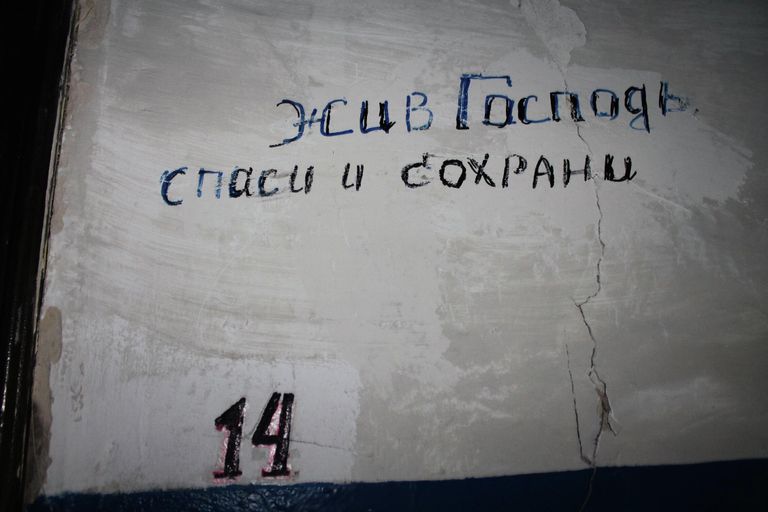 В Доме, разрушенном в результате обстрела украинскими силовиками в Донецке В Доме, разрушенном в результате обстрела украинскими силовиками в Донецке