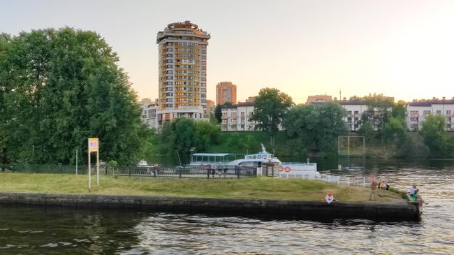 Вид на Химки с теплохода Вид на Химки с теплохода