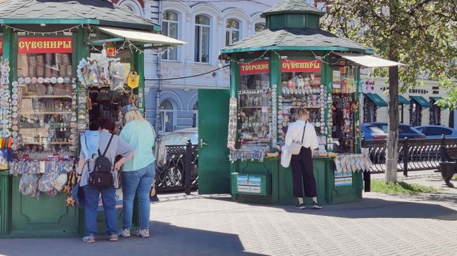 Сувенирные киоски на бульваре Радищева в Твери Сувенирные киоски на бульваре Радищева в Твери