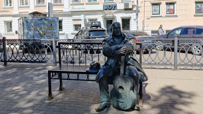 Тверь. Памятник Михаилу Кругу на бульваре Радищева Тверь. Памятник Михаилу Кругу на бульваре Радищева