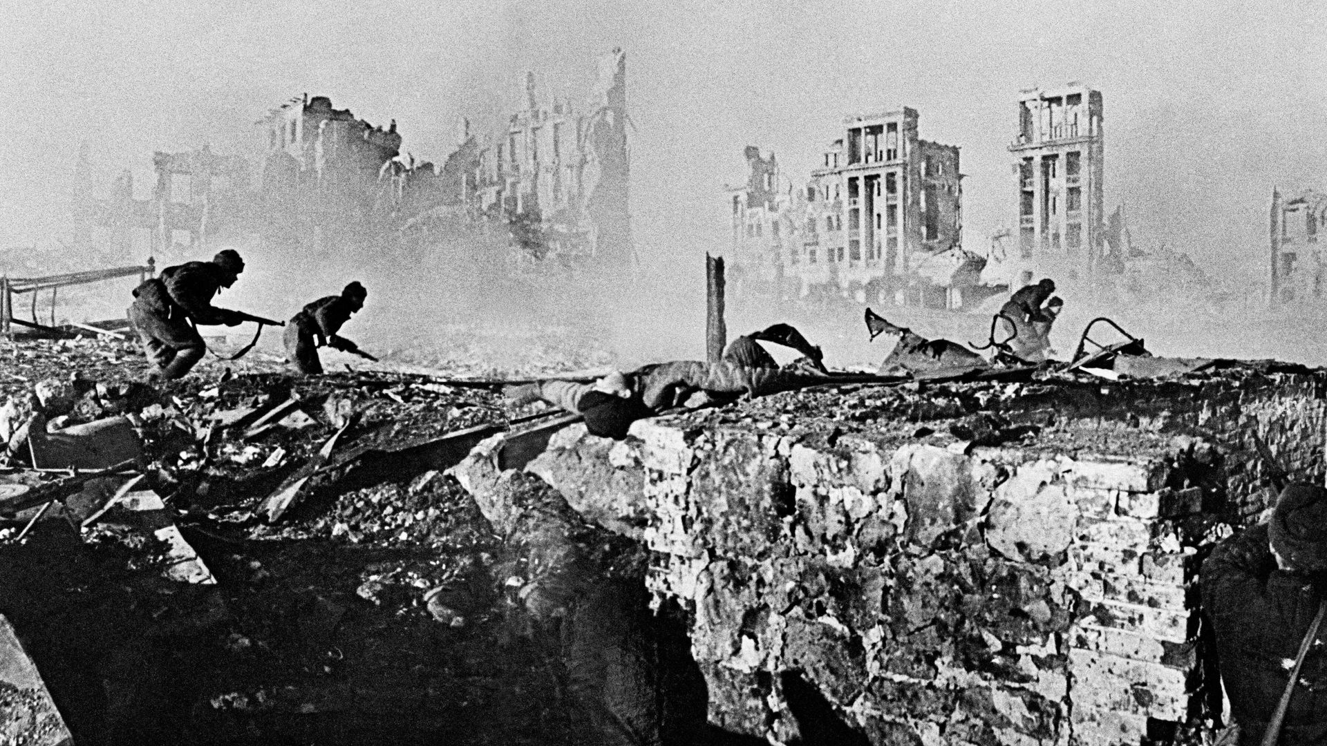 Сталинградская битва. Штурм дома. Ноябрь 1942 г Сталинградская битва. Штурм дома. Ноябрь 1942 г - РИА Новости, 1920, 17.07.2022