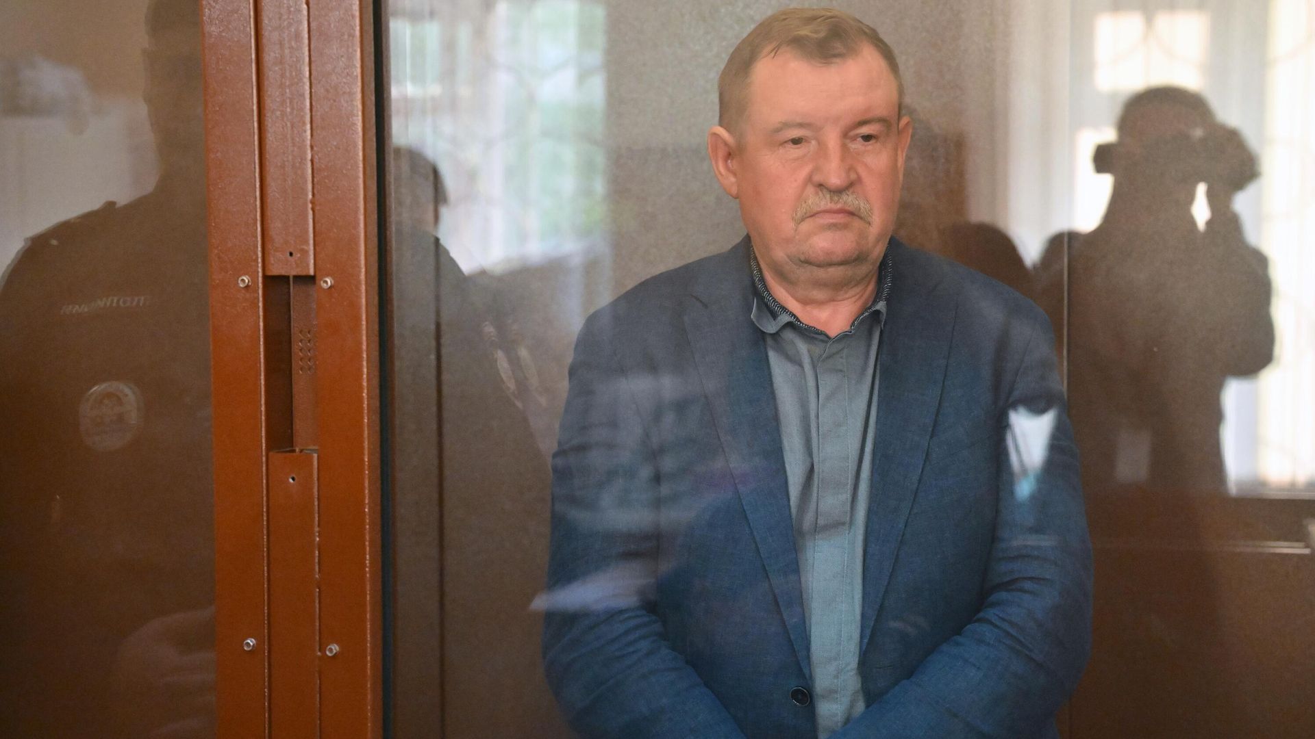 Бывший начальник петербургского главка МВД генерал-лейтенант Сергей Умнов в Басманном суде Москвы Бывший начальник петербургского главка МВД генерал-лейтенант Сергей Умнов в Басманном суде Москвы - РИА Новости, 1920, 21.06.2024