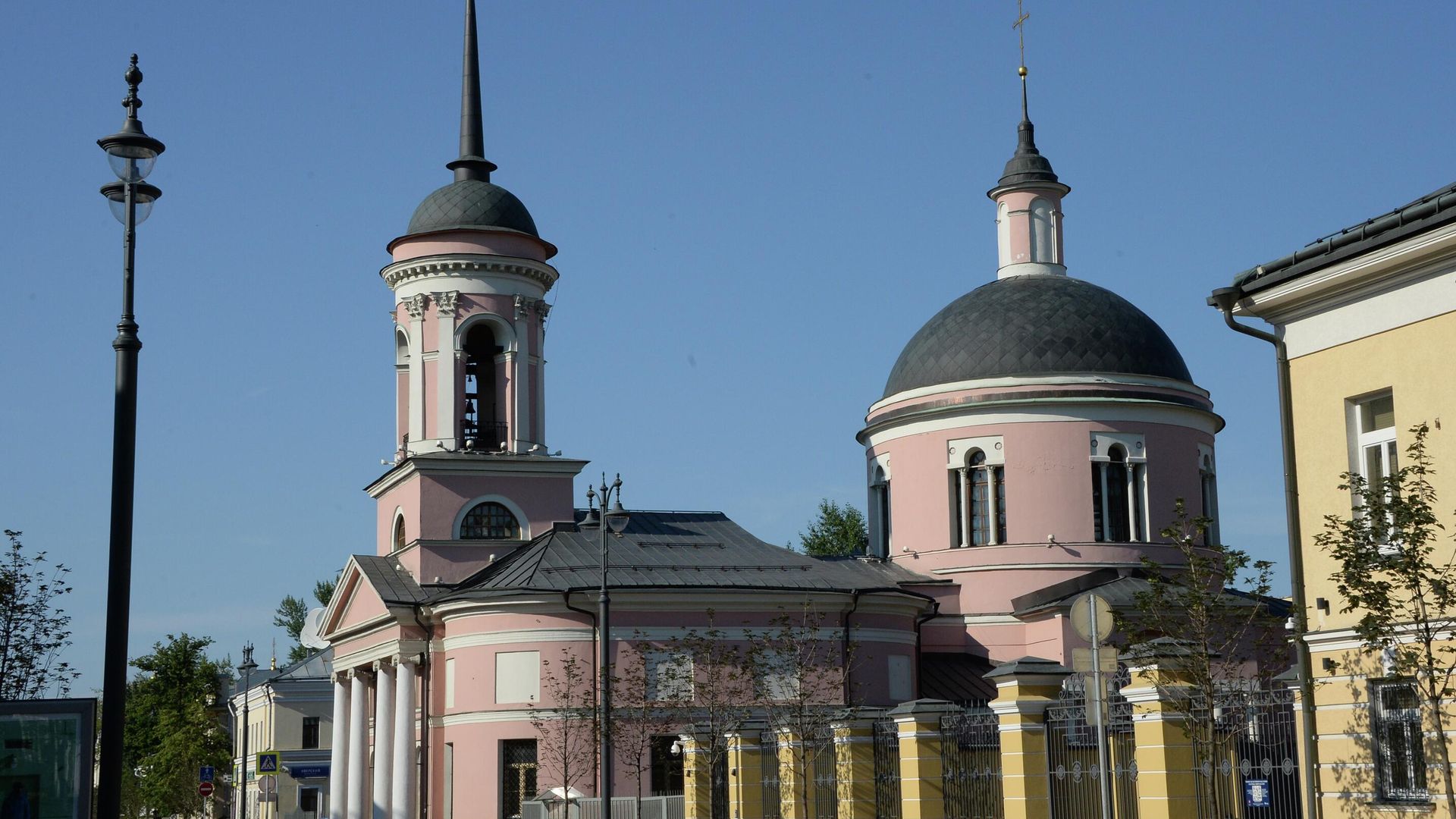 Храм Иверской иконы Божьей Матери на Всполье на улице Большая Ордынка в Москве Храм Иверской иконы Божьей Матери на Всполье на улице Большая Ордынка в Москве - РИА Новости, 1920, 18.11.2022