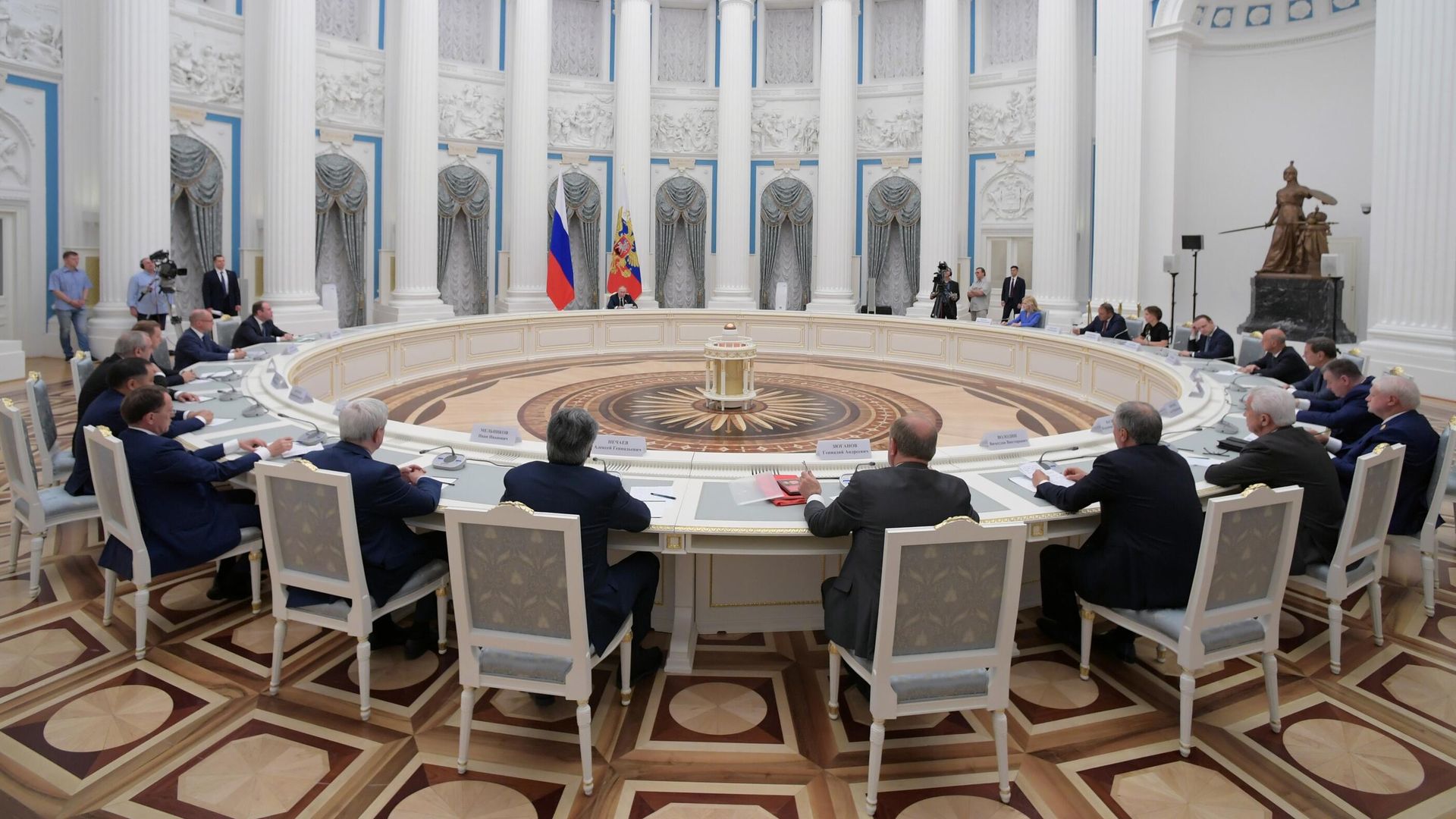 Президент России Владимир Путин во время встречи c руководителями и лидерами фракций Государственной Думы РФ Президент России Владимир Путин во время встречи c руководителями и лидерами фракций Государственной Думы РФ - РИА Новости, 1920, 07.07.2022