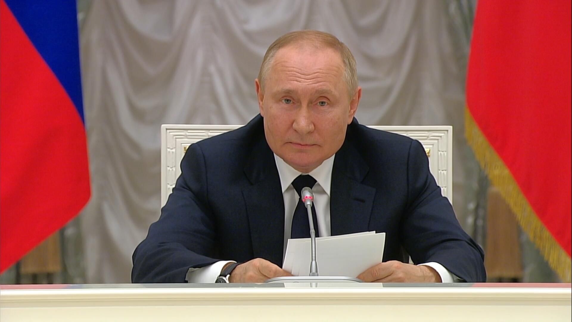 Всерьез пока ничего не начинали – Путин о конфликте с Западом - РИА Новости, 1920, 07.07.2022